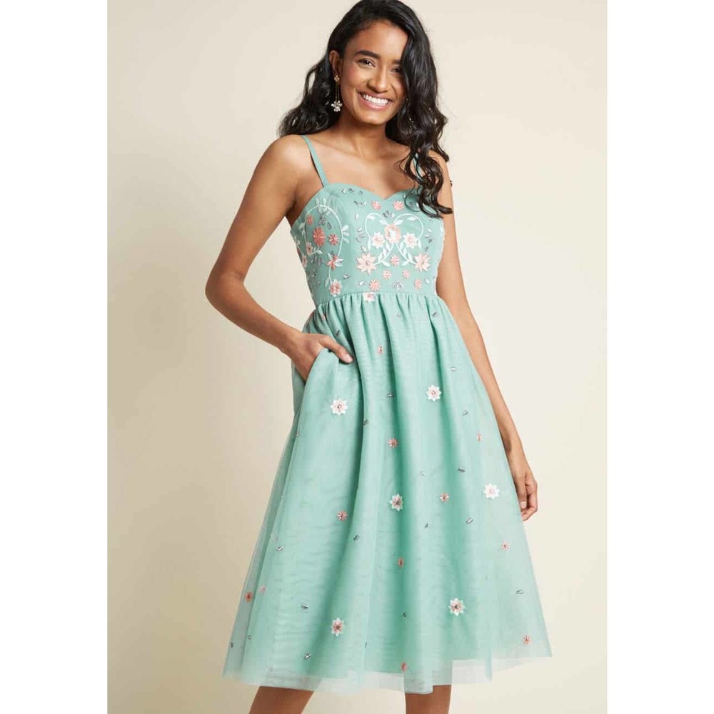 Modcloth Couth & Charismatic Sage Fit & Flare Floral Embroidered Dress Size 2X - Picture 2 of 11